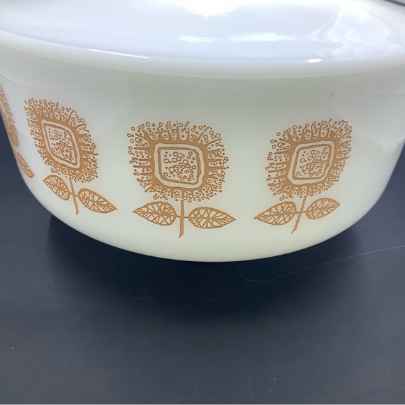 Vtg Milk Glass Federal Covered Bowl 1.5 Quart Connoisseur Sunflower with Lid - Picture 2 of 5